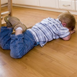 راهنمای والدین برای دلایل گریه ی کودکان اوتیسم